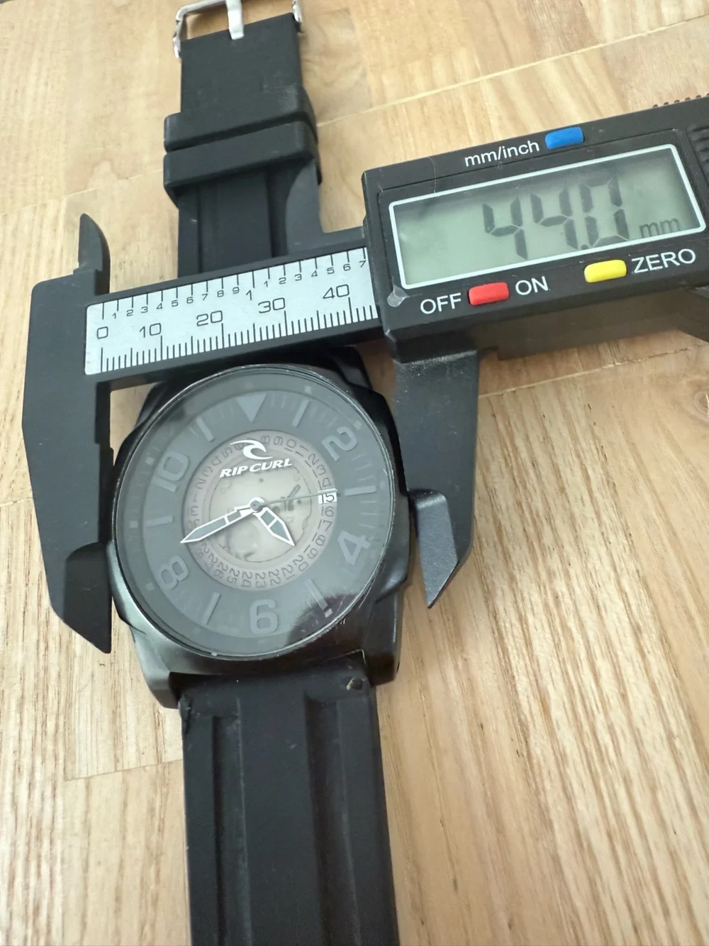 Rare rip curl undercover midnight black surf watch NEW BATTERY